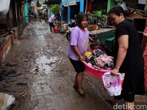 Seragam Sekolah Anak Terendam Banjir, Warga Lampung Harapkan Bantuan Pemda