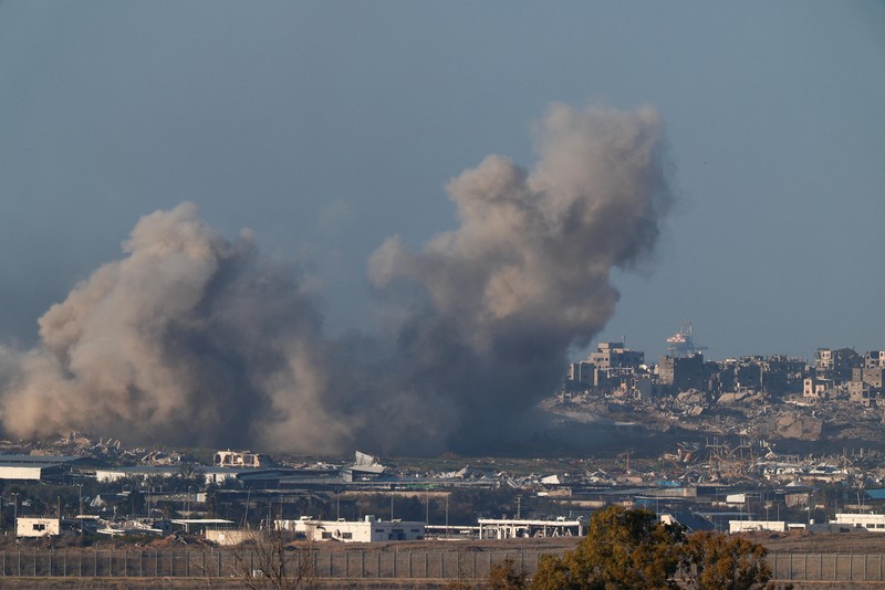 Asap mengepul di dalam Jalur Gaza, sebelum kesepakatan gencatan senjata antara Israel dan Hamas mulai berlaku, seperti yang terlihat dari Israel selatan, 18 Januari 2025. Asap mengepul di dalam Jalur Gaza, sebelum kesepakatan gencatan senjata antara Israel dan Hamas mulai berlaku, seperti yang terlihat dari Israel selatan, 18 Januari 2025. (REUTERS/Amir Cohen)