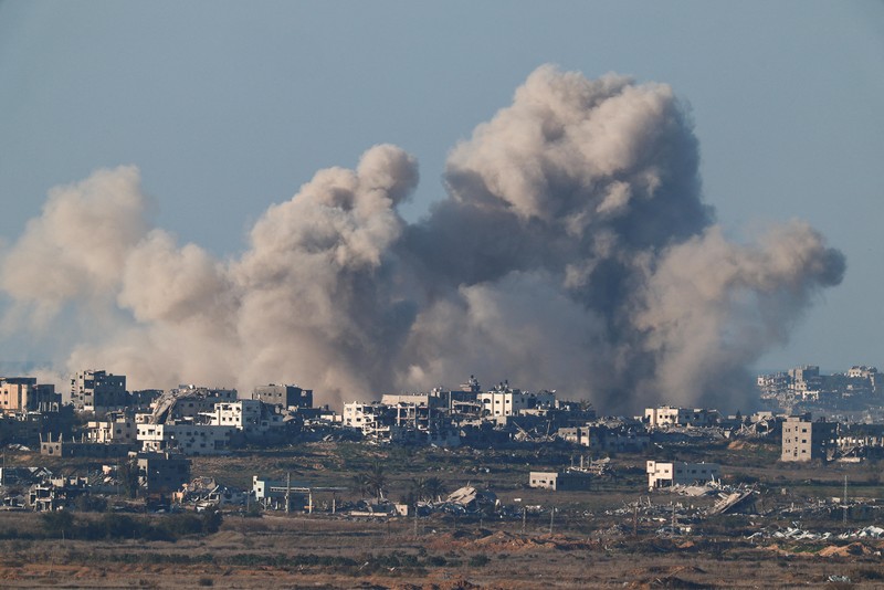 Asap mengepul di dalam Jalur Gaza, sebelum kesepakatan gencatan senjata antara Israel dan Hamas mulai berlaku, seperti yang terlihat dari Israel selatan, 18 Januari 2025. Asap mengepul di dalam Jalur Gaza, sebelum kesepakatan gencatan senjata antara Israel dan Hamas mulai berlaku, seperti yang terlihat dari Israel selatan, 18 Januari 2025. (REUTERS/Amir Cohen)