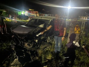 Mobil Hilux Tertabrak Kereta Api di Muara Enim, Diduga Pengemudi Lalai