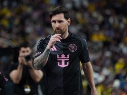 Sikap Tak Biasa Wasit Saat Bertemu Lionel Messi Sikap Tak Biasa Wasit Saat Bertemu Lionel Messi