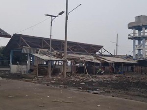 Puting Beliung Sapu Pesisir Lekok Pasuruan, Bangunan hingga Pohon Ambruk
