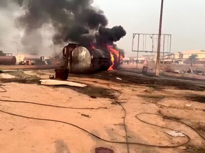 Truk Tangki Terguling dan Meledak, 35 Warga Tewas Saat Memungut Bensin