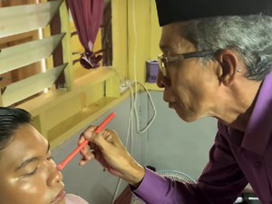 Viral Kakek-kakek Jadi Perias Pengantin, Begini Hasil Makeupnya, Bikin Takjub