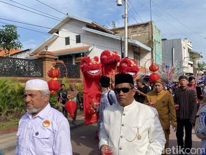 Meriahnya Kirab di Kampung Melayu Semarang, Ada Barongsai-Tari Saman