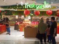 Pengunjung Mal Kokas Belanja Buah & Sayur Segar Murah di Transmart