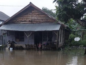 Diguyur Hujan Deras-Air Laut Pasang, Puluhan Rumah Warga di Babar Terendam