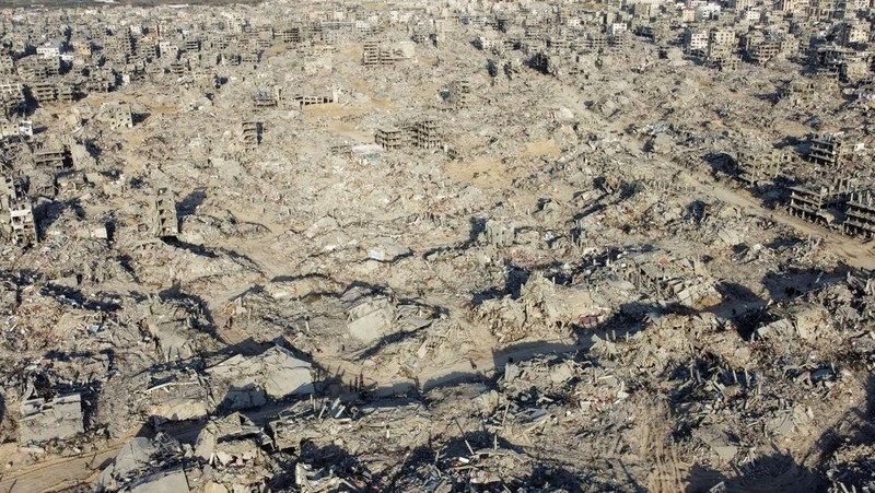 This drone photo shows displaced Palestinians returning to Rafah, a day after the ceasefire deal between Israel and Hamas came into effect, Gaza Strip, Monday, Jan. 20, 2025. (AP Photo/Jehad Alshrafi)