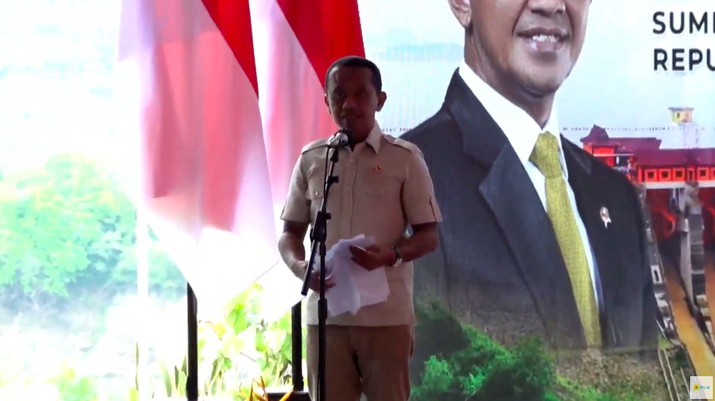 Menteri ESDM, Bahlil Lahadalia memberikan sambutan dalam Peresmian Pembangkit Listrik, Transmisi, dan Gardu Induk di 18 Provinsi pada senin (20/1/2025). (Tangkapan Layar Youtube PT PLN (Persero))