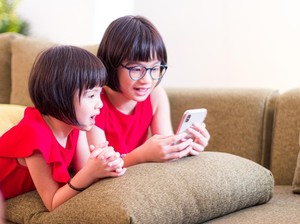 Respons Orang Tua soal Aturan Pembatasan Media Sosial Anak
