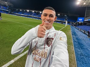 Phil Foden pun Tersenyum Kembali
