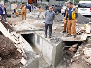 Pemkot Batu Bangun Sudetan Tangani Banjir di Lokasi PKL Alun-alun