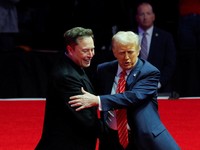 Laba Tesla Elon Musk Anjlok 71%, Efek Perang Tarif Trump?