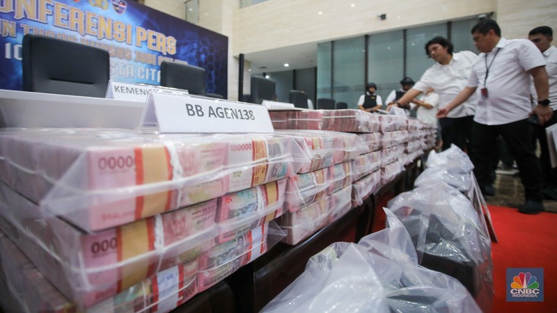 Tindak Pidana Perjudian Online saat Konferensi Pers Satgas Judi Online 100 Hari Kerja Asta Cita di Bareskrim Polri, Jakarta, Senin (20/1/2025). (CNBC Indonesia/Faisal Rahman) Tindak Pidana Perjudian Online saat Konferensi Pers Satgas Judi Online 100 Hari Kerja Asta Cita di Bareskrim Polri, Jakarta, Senin (20/1/2025). (CNBC Indonesia/Faisal Rahman)