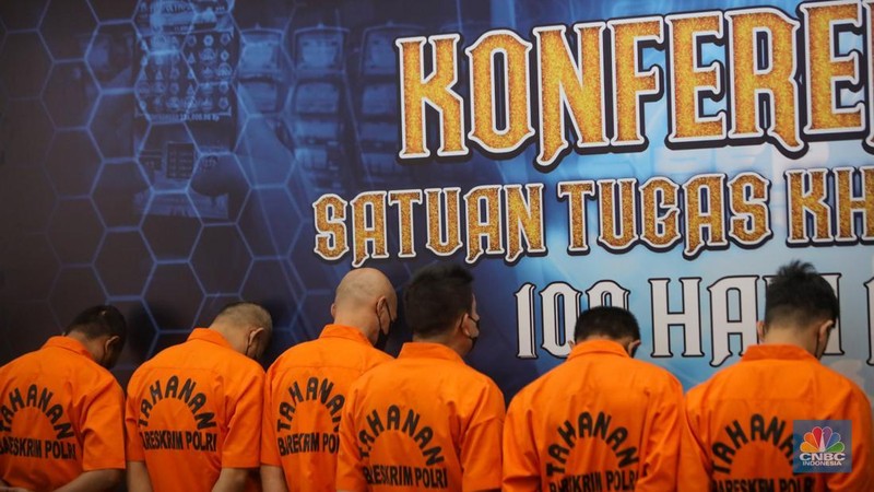 Tindak Pidana Perjudian Online saat Konferensi Pers Satgas Judi Online 100 Hari Kerja Asta Cita di Bareskrim Polri, Jakarta, Senin (20/1/2025). (CNBC Indonesia/Faisal Rahman) Tindak Pidana Perjudian Online saat Konferensi Pers Satgas Judi Online 100 Hari Kerja Asta Cita di Bareskrim Polri, Jakarta, Senin (20/1/2025). (CNBC Indonesia/Faisal Rahman)