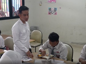 Video: Momen Gibran Tegur Siswa SMAN 11 gegara Rambut Panjang