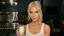 Di Luar Nalar! Jessica Simpson Ngaku Minum Sperma Ular Demi Nyanyi Bagus