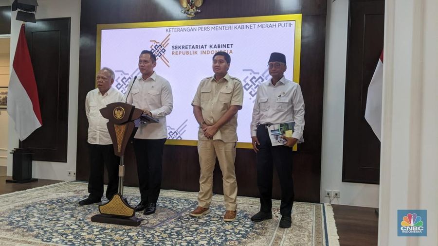 Keterangan Pers Menteri Usai Ratas Terkait Ibu Kota Negara, Kantor Presiden, 21 Januari 2025. (CNBC Indonesia/Emir Yanwardhana)