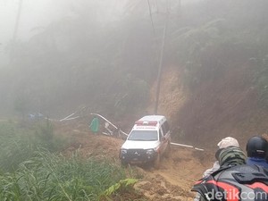 Detik-detik Ngeri Longsor Tewaskan 17 Orang di Pekalongan