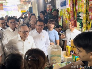 Menko Zulhas Tinjau Pasar Sei Sikambing Medan Hari Ini