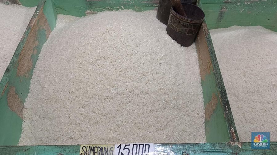Pantauan harga sembako di Pasar Rumput, Jakarta Selatan, Senin (20/1/2025). (CNBC Indonesia/Martya Sari Rizki)