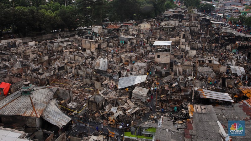 Sisa-Sisa Kebakaran Dahysat di Kemayoran, 543 Rumah Ludes. (CNBC Indonesia/Faisal Rahman) Sisa-Sisa Kebakaran Dahysat di Kemayoran, 543 Rumah Ludes. (CNBC Indonesia/Faisal Rahman)