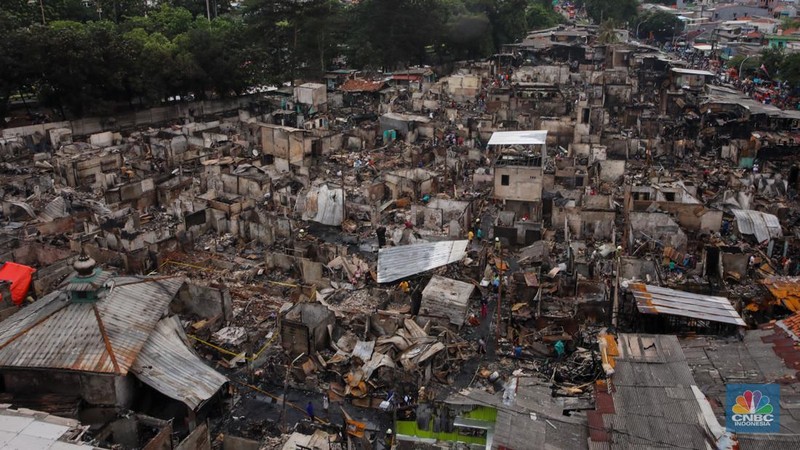 Sisa-Sisa Kebakaran Dahysat di Kemayoran, 543 Rumah Ludes. (CNBC Indonesia/Faisal Rahman)