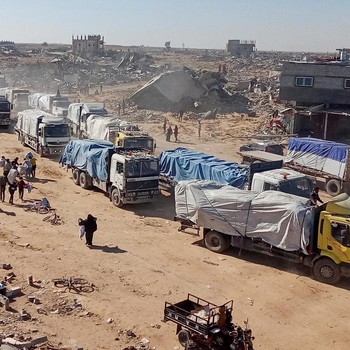 Potret Ratusan Truk Bantuan Kemanusiaan Tiba di Gaza