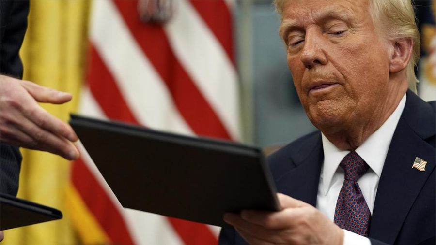 President Donald Trump signs executive orders in the Oval Office of the White House, Monday, Jan. 20, 2025, in Washington. (AP Photo/Evan Vucci)