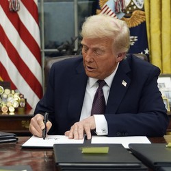 Trump Anulir Hampir 80 Kebijakan Biden di Hari Pertama Menjabat