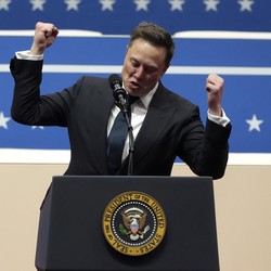 Elon Musk Tawar OpenAI, Nilainya Capai Rp1.591 T
