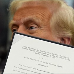 Baru Sehari Menjabat, Trump Hadapi Gugatan Hukum dari 22 Negara Bagian