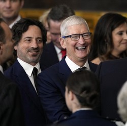 Apple-Instagram Ngaku Diperas Minta Tolong Trump, Begini Kronologinya