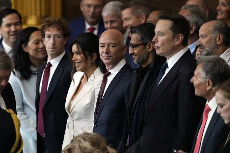 Presiden terpilih Donald Trump mengambil sumpah jabatan pada Pelantikan Presiden ke-60 di Rotunda Gedung Capitol AS di Washington, Senin, 20 Januari 2025. (Kevin Lamarque/Pool Photo via AP) Presiden terpilih Donald Trump mengambil sumpah jabatan pada Pelantikan Presiden ke-60 di Rotunda Gedung Capitol AS di Washington, Senin, 20 Januari 2025. (Kevin Lamarque/Pool Photo via AP)