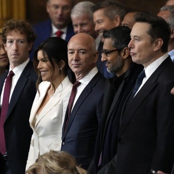 Jeff Bezos sampai Elon Musk, Wajah Bos Teknologi di Pelantikan Trump