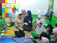 Momen Ceria Siswa SLB Negeri Jakarta Dapat Makan Bergizi Gratis