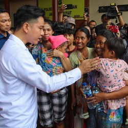 Potret Wapres Gibran Turun ke Lokasi Kebakaran Dahsyat di Kemayoran