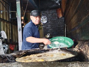 Cerita Ketekunan di Balik Lezatnya Gorengan Cendana Bandung