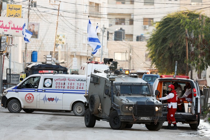 Kendaraan militer Israel melaju di jalan selama serangan Israel, di Jenin, di Tepi Barat yang diduduki Israel, 21 Januari 2025. Kendaraan militer Israel melaju di jalan selama serangan Israel, di Jenin, di Tepi Barat yang diduduki Israel, 21 Januari 2025. (REUTERS/Raneen Sawafta)