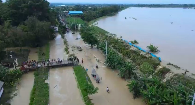 Banjir di Kendal pada Senin (20/1) melanda 6 kecamatan, berdampak pada 3.366 jiwa, 450 orang mengungsi, dan merendam 1.065 rumah serta fasilitas umum. (Dok. BPBD Kab.Grobogan/BNPB)