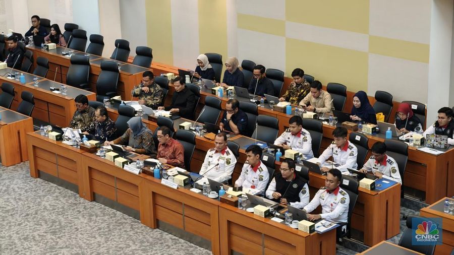 Dirjen Pengawasan Ruang Digital Komdigi, Alexander Sabar, dalam RDP Panja Judi Online dengan Komisi I DPR RI, Rabu (22/1/2025). (CNBC Indonesia/Novina)