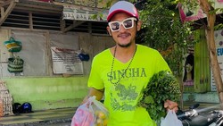 Potret Isa Bajaj saat Belanja ke Pasar untuk Jualan Nasi Tempong