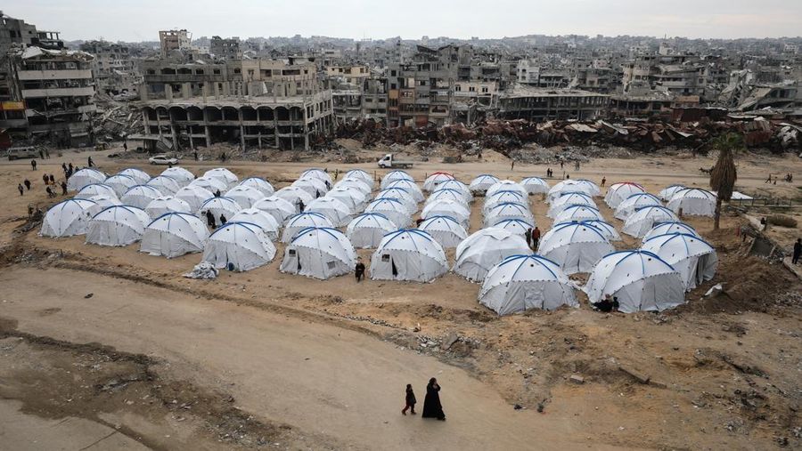 Palestinians set up a new tent camp to shelter people expected to return to northern Gaza after being displaced to the south at Israel's order, following a ceasefire between Israel and Hamas, in Gaza City, January 22, 2025. REUTERS/Dawoud Abu Alkas