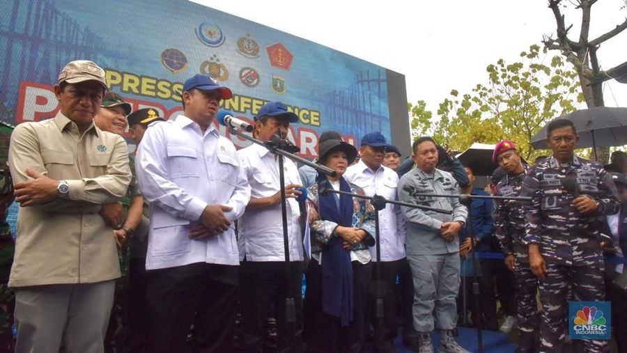 Menteri ATR/BPN Nusron Wahid saat memberi keterangan pers soal Pagar Laut di Tangerang, Banten, Rabu (22/1/2025). (Tiara Anis/Medsos DPR RI via CNBC Indonesia)