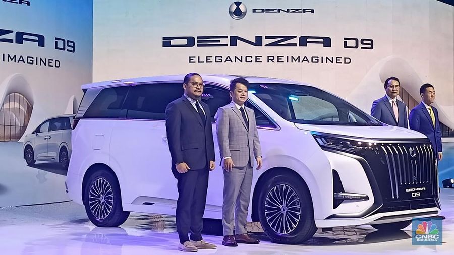 Pabrikan mobil listrik BYD sudah resmi merilis mobil MPV premium Dengan D9 dengan harga tidak sampai Rp 1 miliar, yakni hanya Rp 950 juta. (վ/Ferry Sandi)