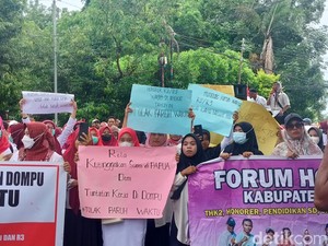 Honorer di Dompu Unjuk Rasa Tolak Sistem PPPK Paruh Waktu