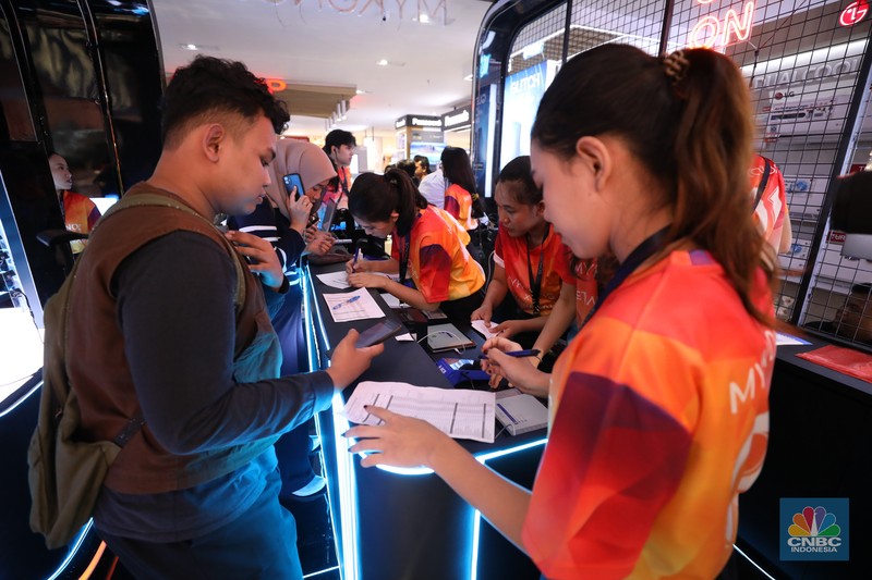 Transmart berkolaborasi dengan merek parfum lokal Mykonos membuka pop-up store pertamanya. (CNBC Indonesia/Tri Susilo) Transmart berkolaborasi dengan merek parfum lokal Mykonos membuka pop-up store pertamanya. (CNBC Indonesia/Tri Susilo)