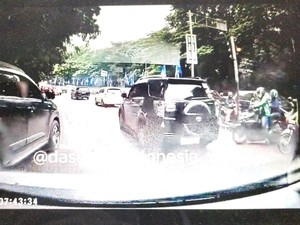 Road Rage Terjadi Lagi, Sopir Rush Pelat Dinas Maki-maki Pengendara Lain