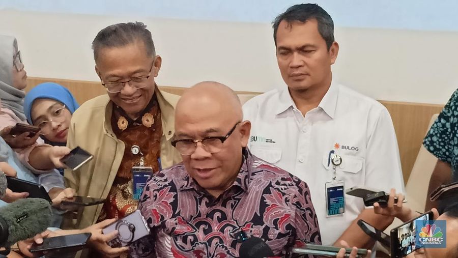 Direktur Utama (Dirut) Perum Bulog Wahyu Suparyono di Kantor Bulog. (CNBC Indonesia/Ferry Sandi)