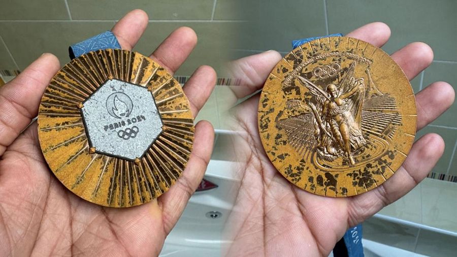 Medali Olimpiade Paris 2024 mulai rusak. (X/yohann_2911)